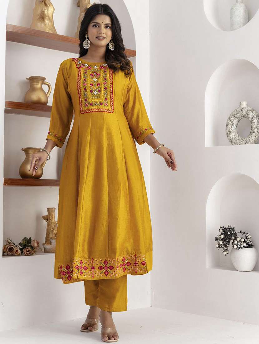 women solid with work three quarter sleeve kurta pant with dupatta set - 22322231 -  Standard Image - 2