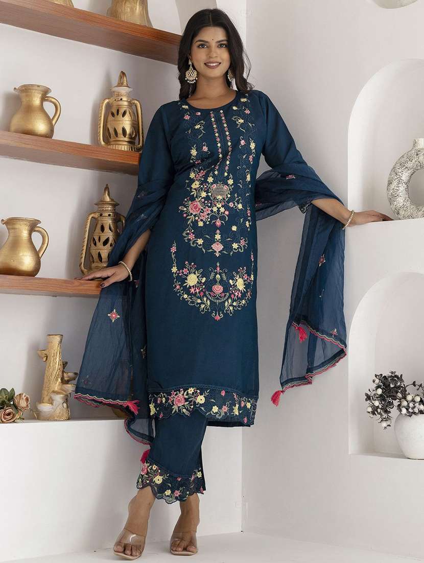 women solid with work three quarter sleeve kurta pant with dupatta set