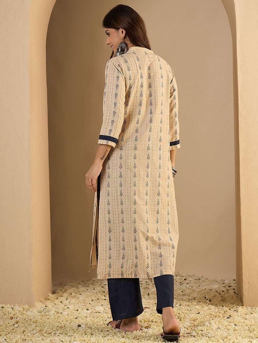 women self design three quarter sleeve kurta pant set - 22322372 -  Standard Image - 2