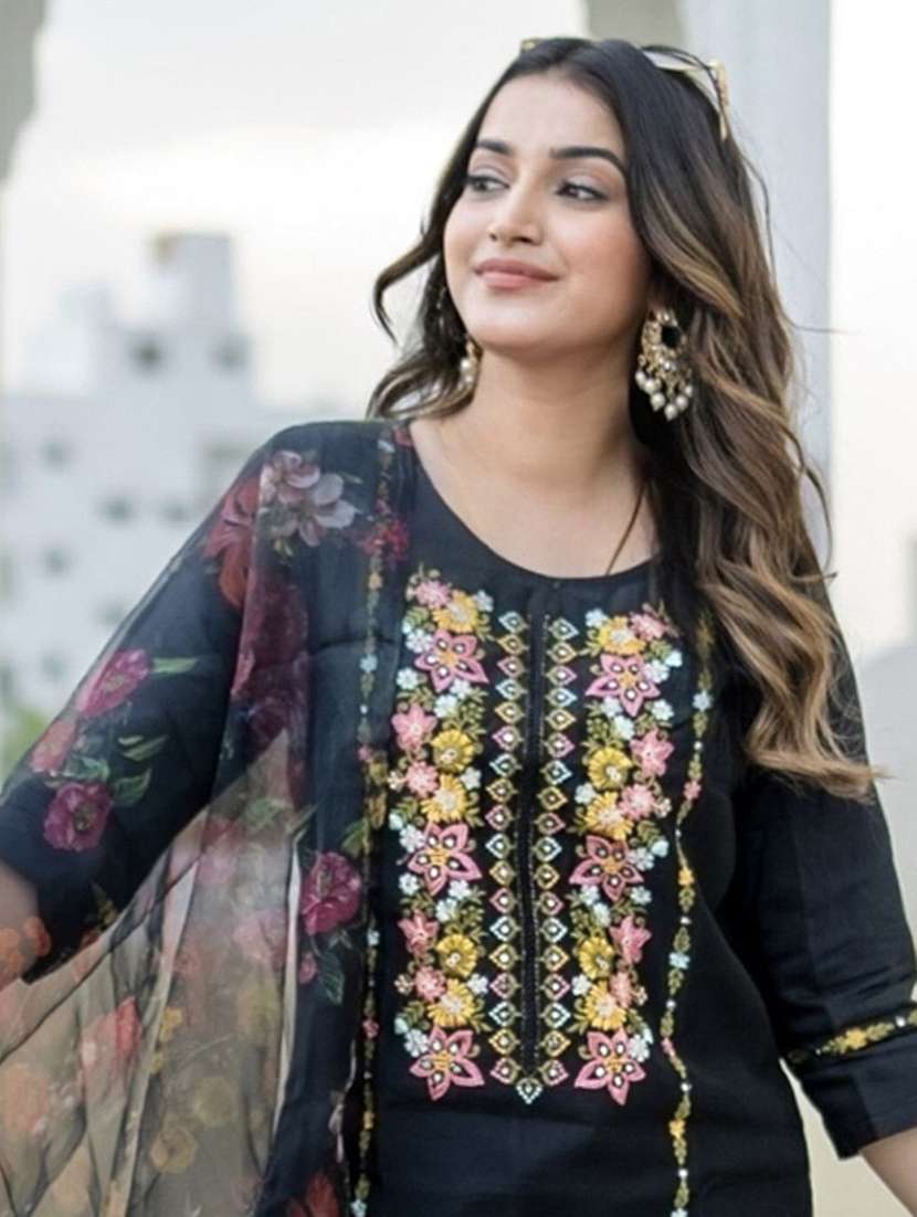 women solid with work three quarter sleeve kurta pant with dupatta set - 22322406 -  Standard Image - 2