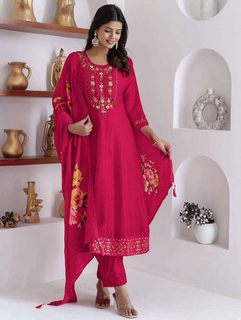women solid with work three quarter sleeve kurta pant with dupatta set
