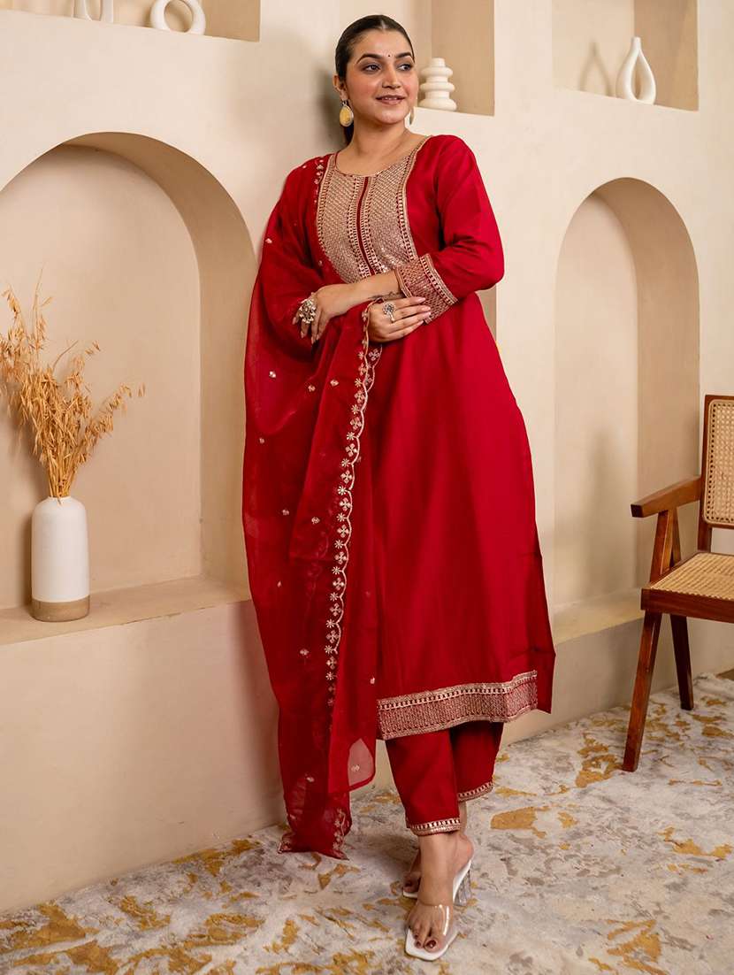 women solid with work three quarter sleeve kurta pant with dupatta set