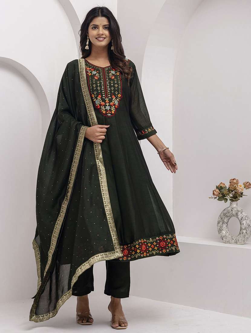 women solid with work three quarter sleeve kurta pant with dupatta set