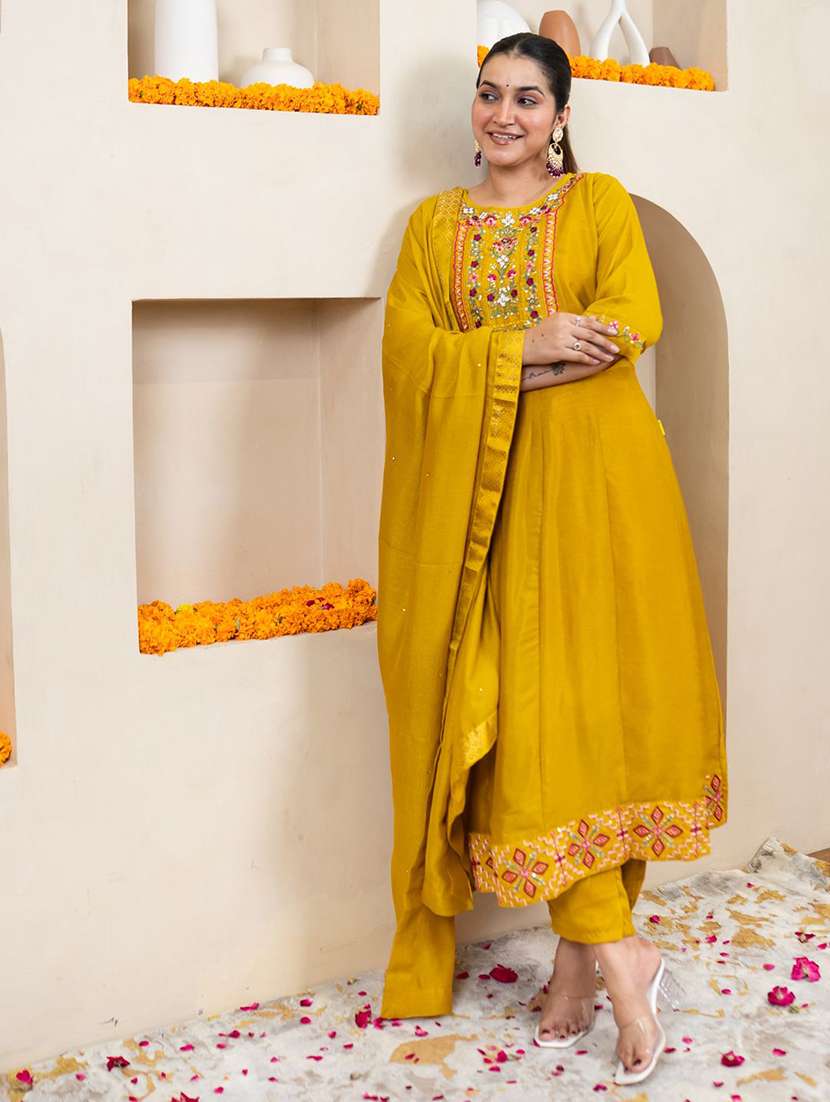 women solid with work three quarter sleeve kurta pant with dupatta set - 22322524 -  Standard Image - 2
