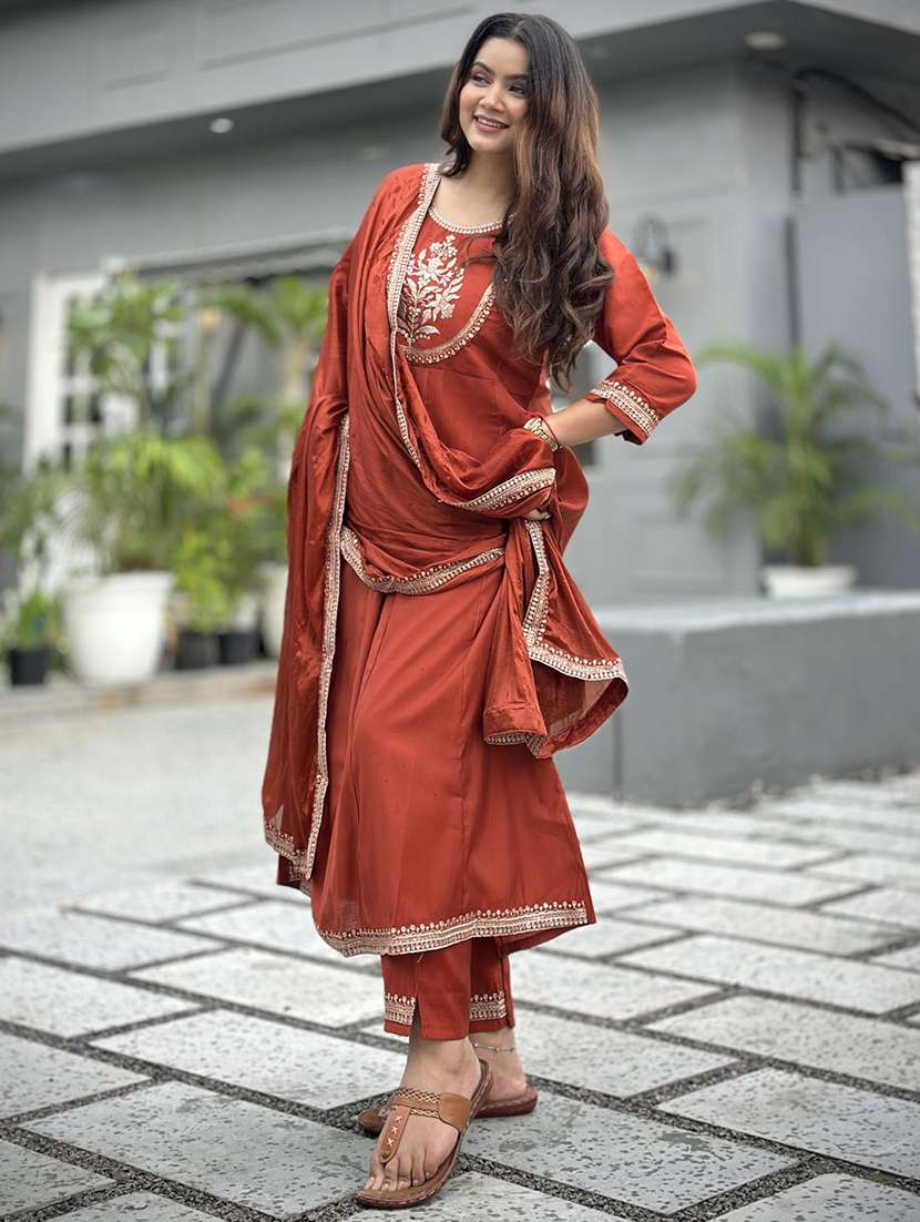 women solid with work three quarter sleeve kurta pant with dupatta set