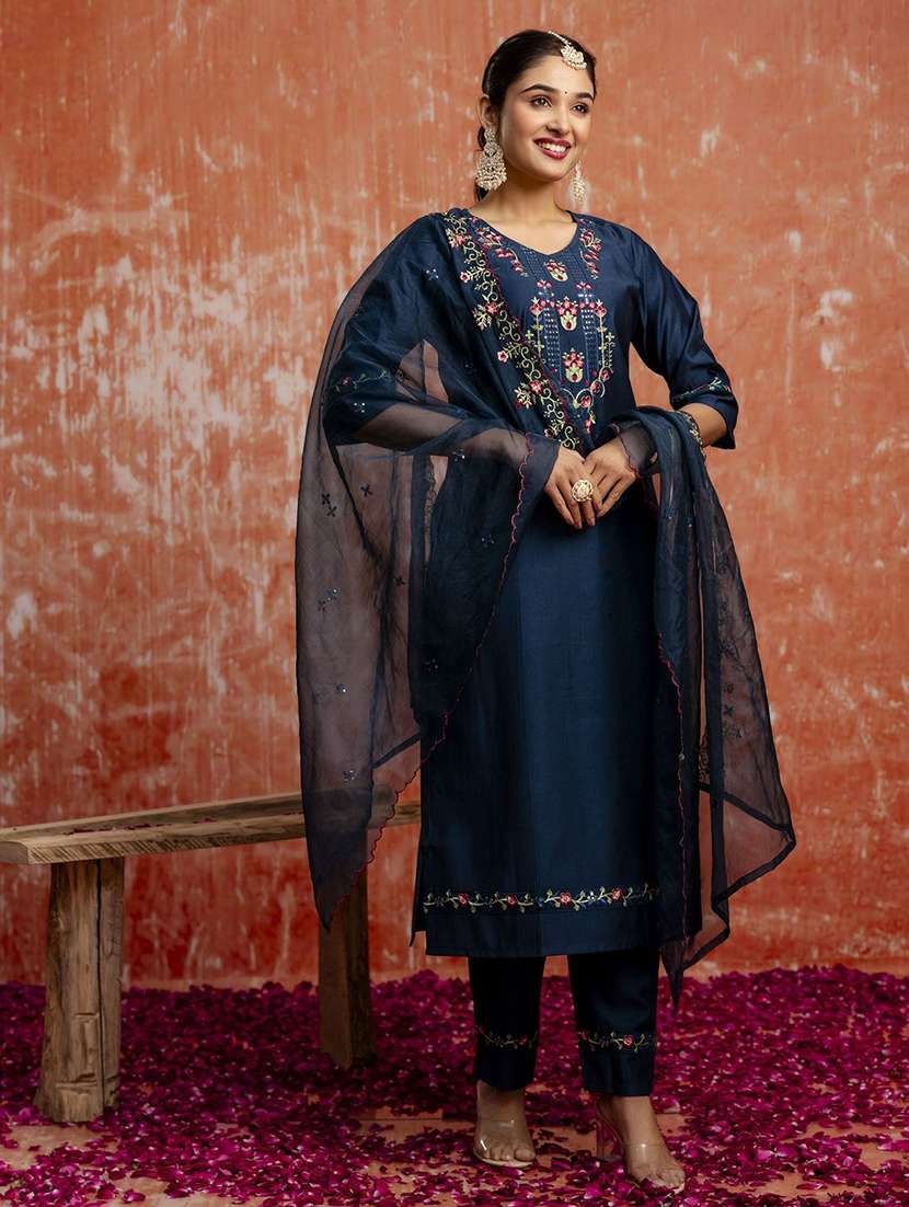 women solid with work three quarter sleeve kurta pant with dupatta set