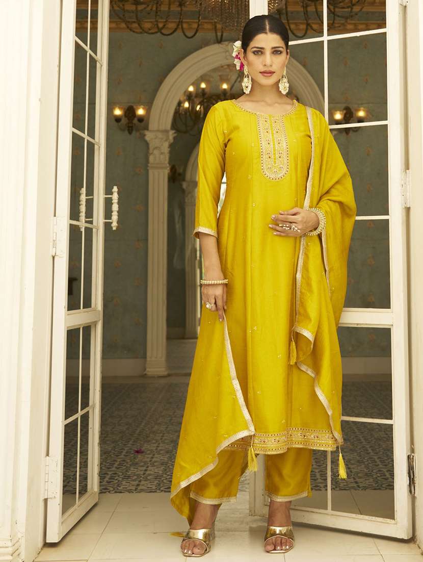 women solid with work three quarter sleeve kurta pant with dupatta set