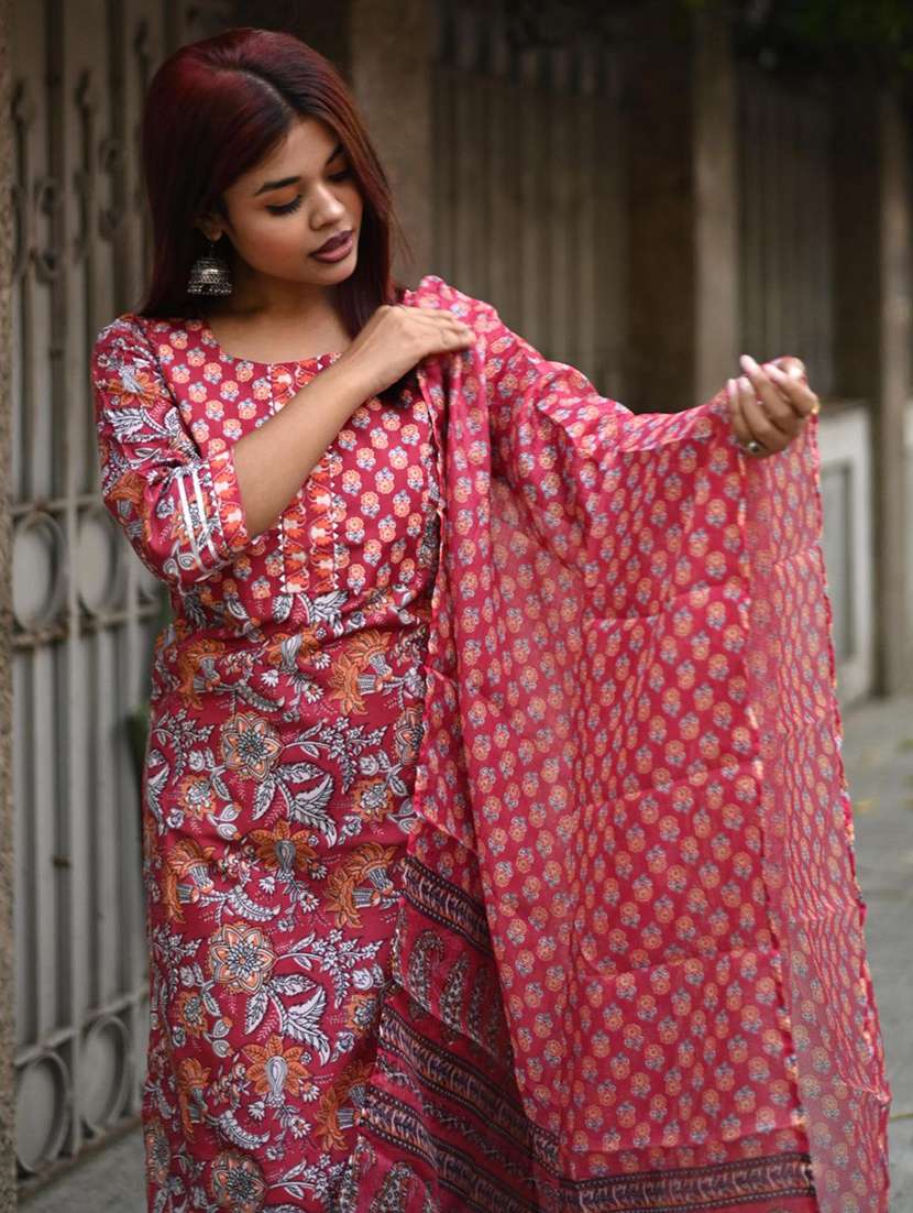 women floral three quarter sleeve kurta pant with dupatta set - 22322872 -  Standard Image - 2