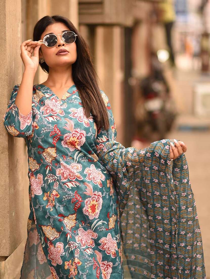 Women Floral Three Quarter Sleeve Kurta Pant With Dupatta Set - 22322873 -  Standard Image - 2