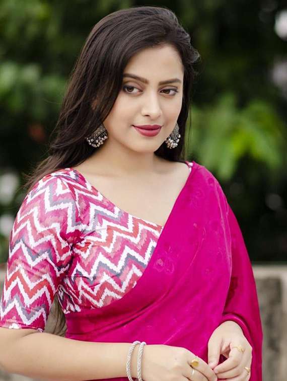 women self design plain saree with blouse - 22323269 -  Standard Image - 2