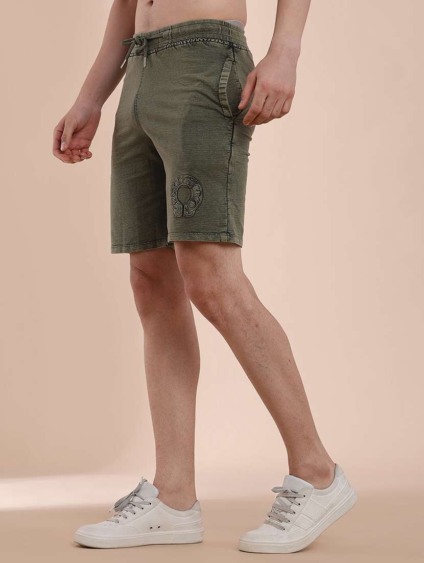 men solid mid rise regular fit shorts - 22323581 -  Standard Image - 2