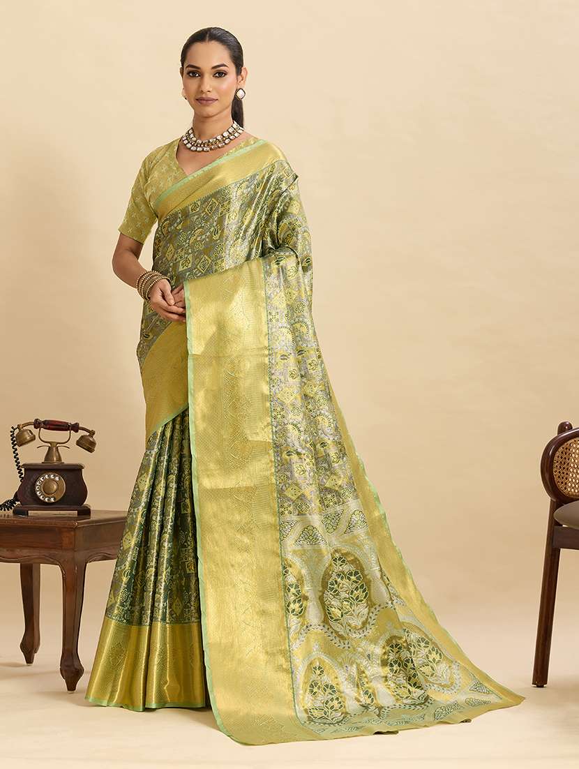 women self design banarasi saree with blouse