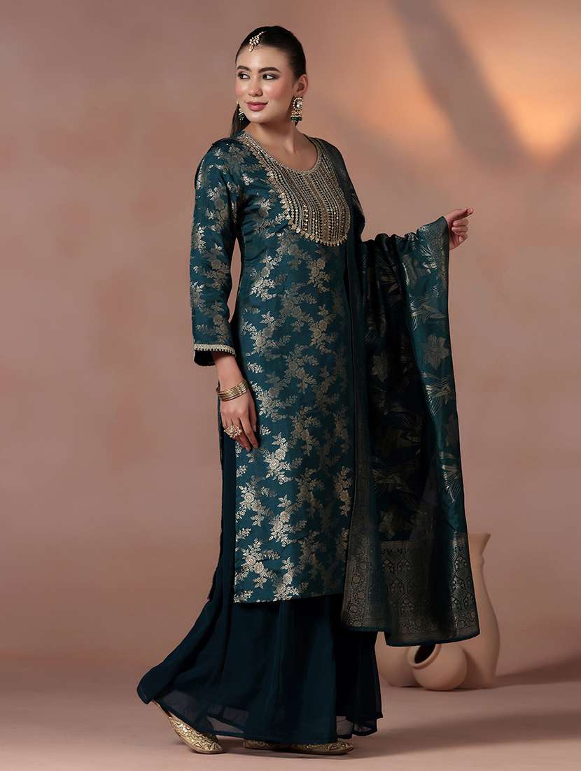 women blue suit set - 22324115 -  Standard Image - 2