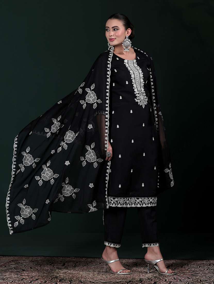 women black suit set - 22324125 -  Standard Image - 2