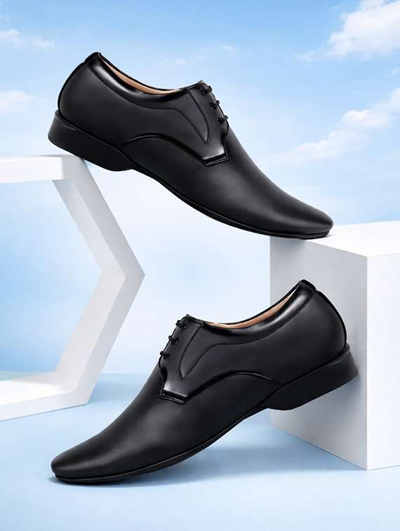 men black lace-up derby