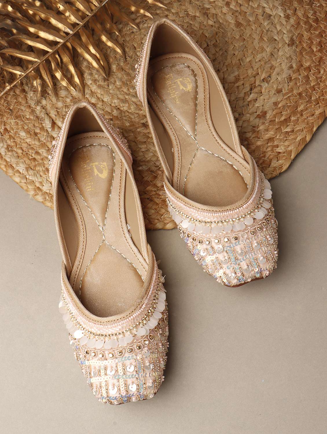 women embroidered slip on mojari