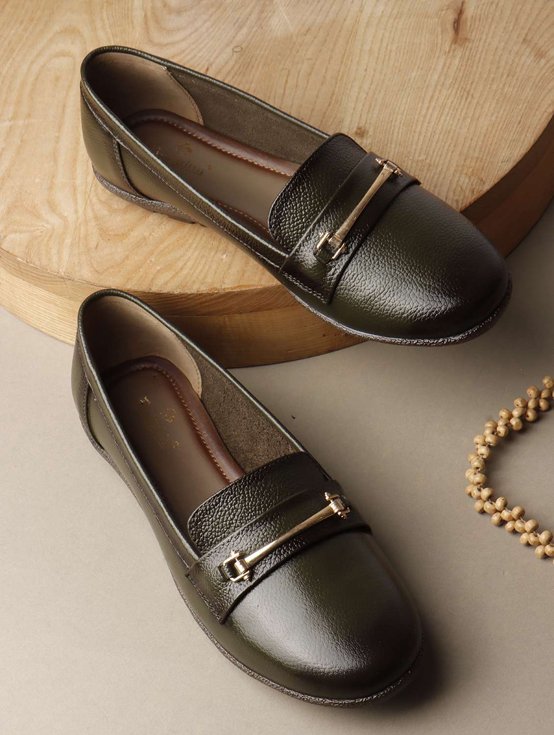 women solid slip on ballerina