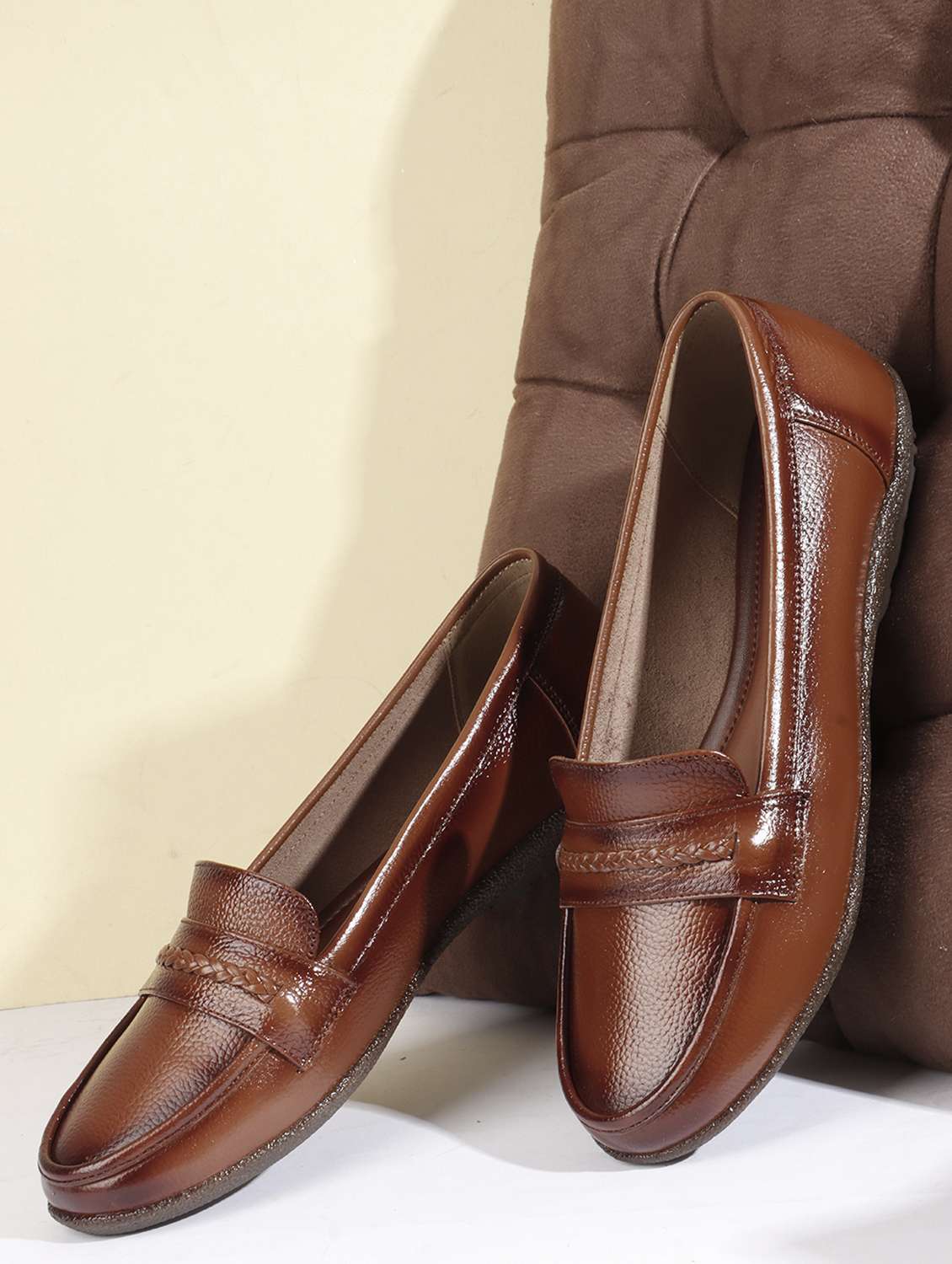 women solid slip on ballerina