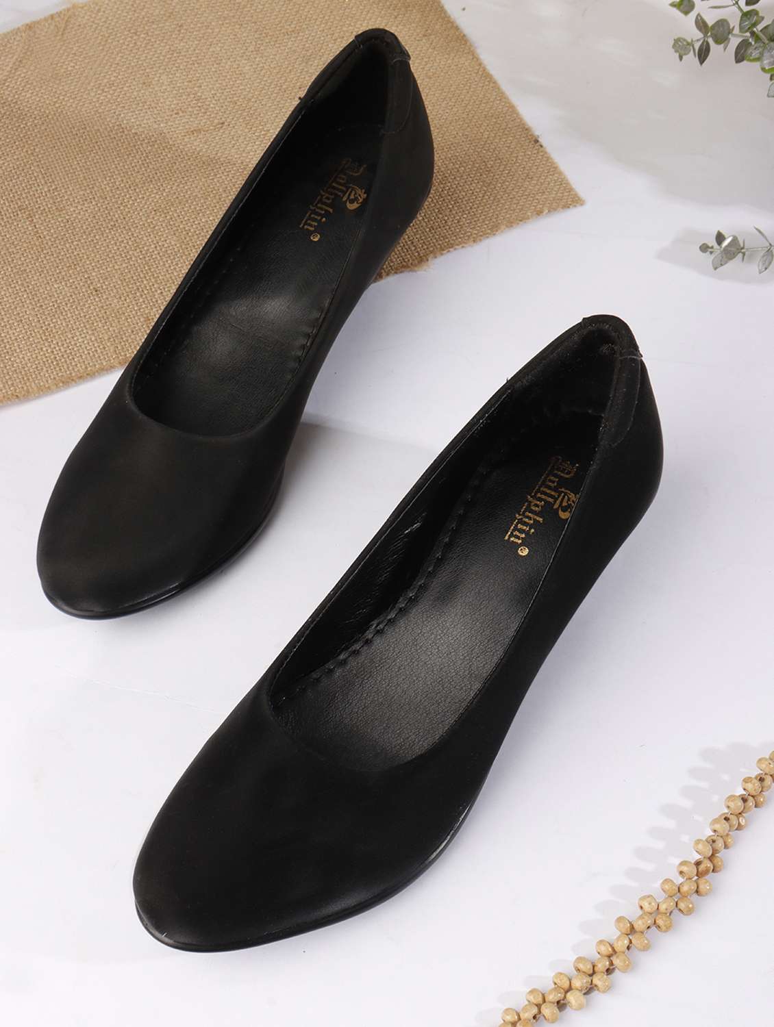 women solid slip on pump