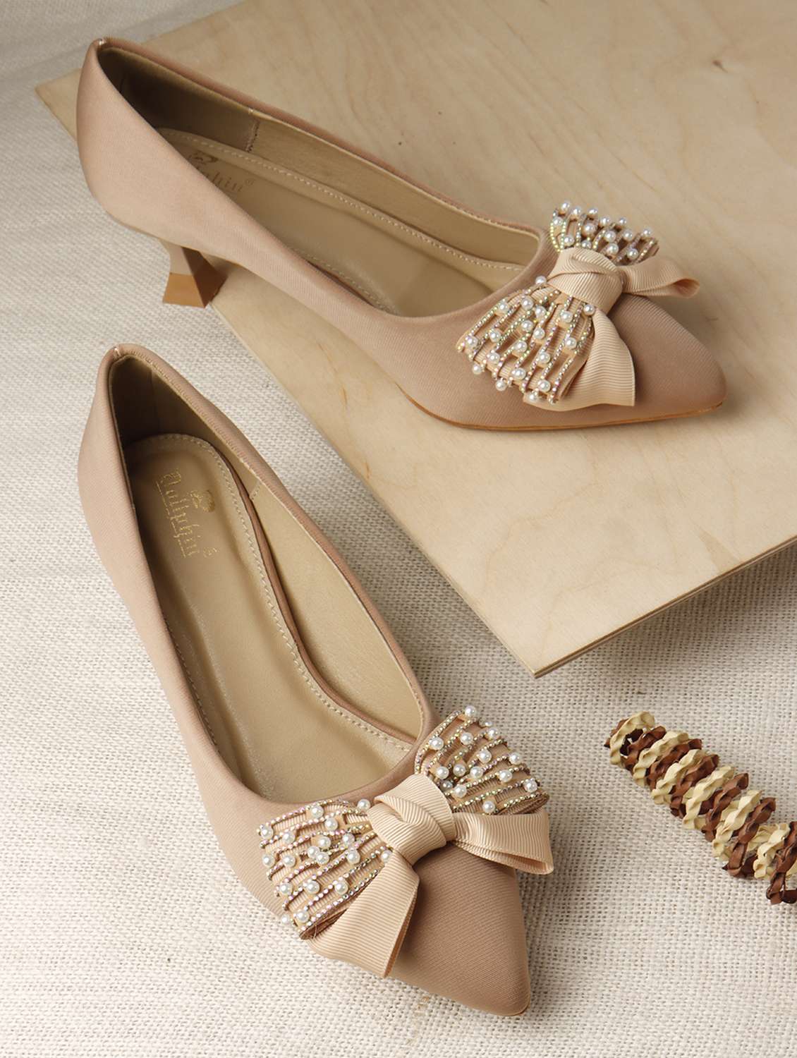 women solid slip on pump