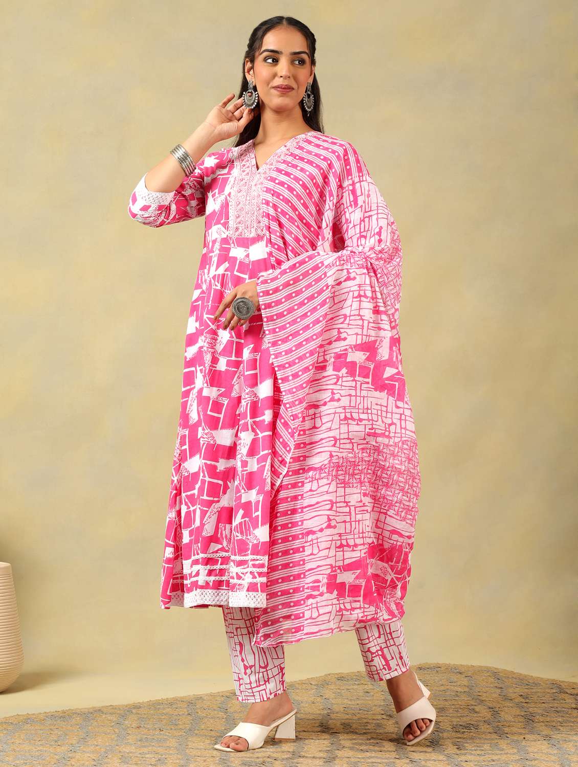 women printed three quarter sleeve kurta pant with dupatta set