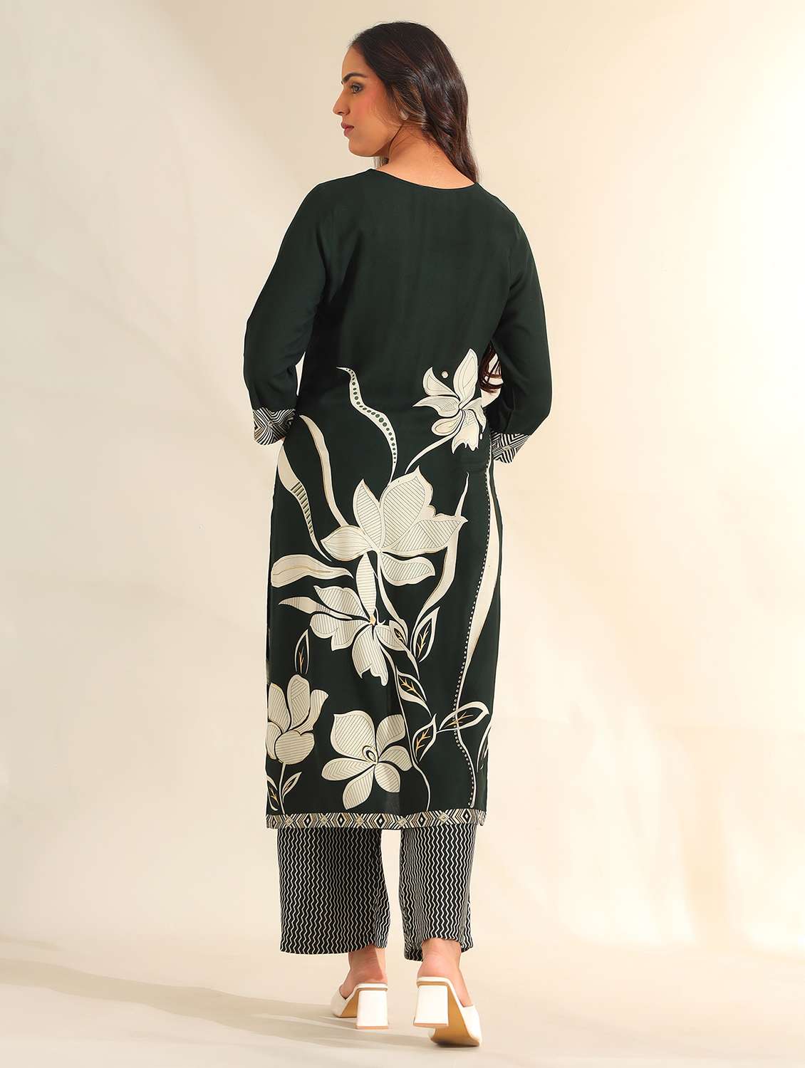 women floral three quarter sleeve kurta pant set - 22326604 -  Standard Image - 2