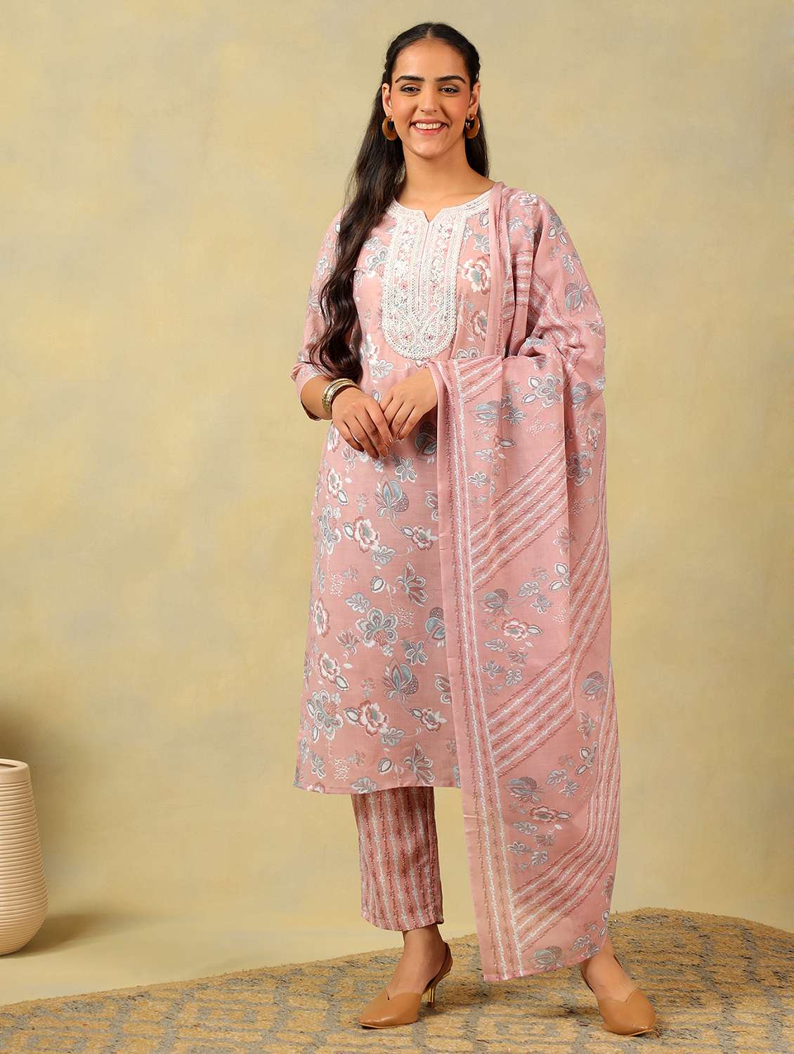 women floral notch neck kurta pant with dupatta set