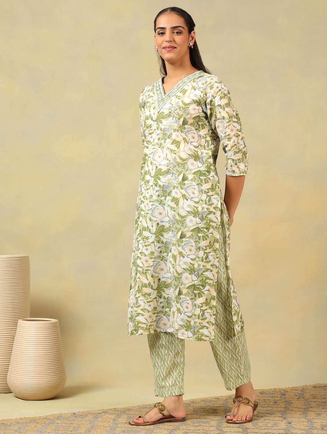 women floral v neck kurta pant with dupatta set - 22326617 -  Standard Image - 2