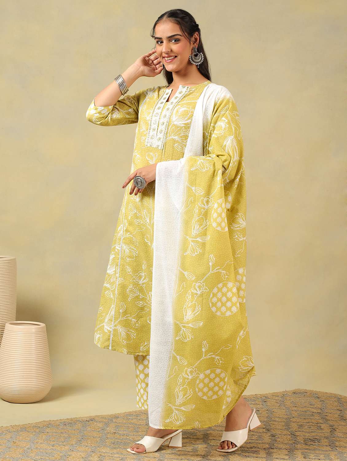 women floral three quarter sleeve kurta pant with dupatta set