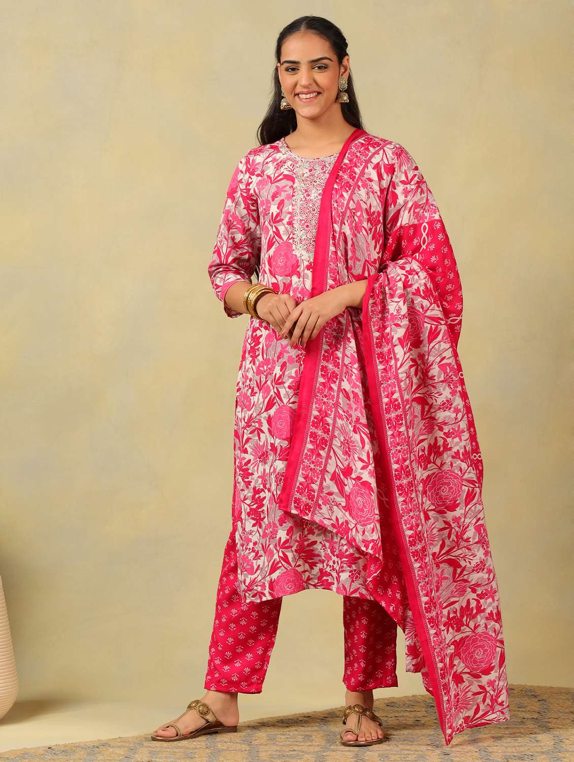 women floral three quarter sleeve kurta pant with dupatta set