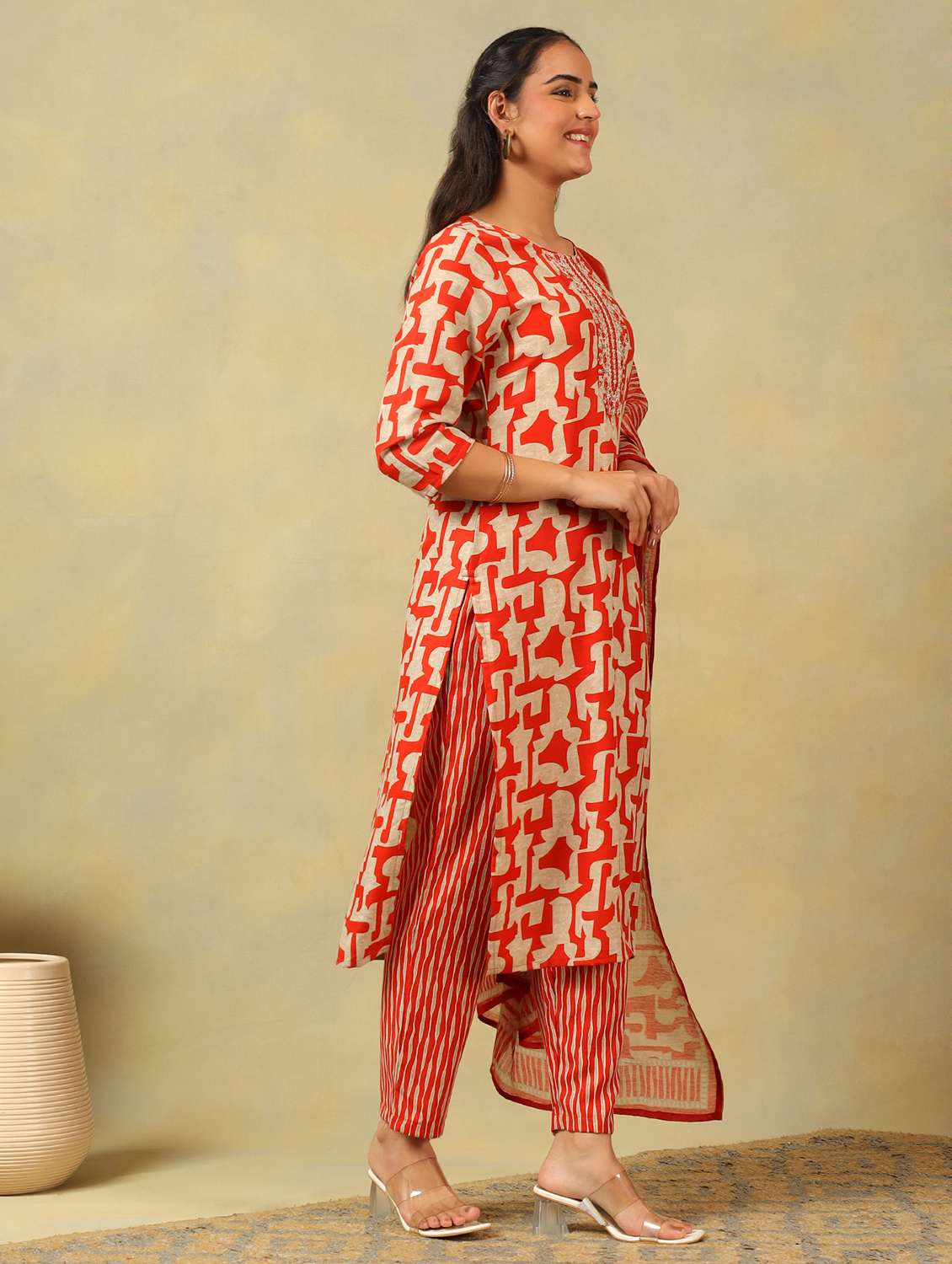 women abstract print round neck kurta pant with dupatta set - 22326632 -  Standard Image - 2