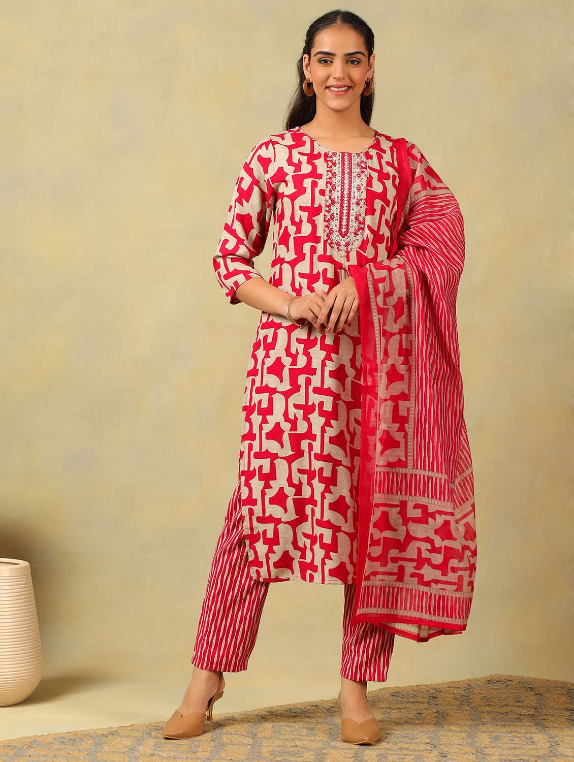 women abstract print round neck kurta pant with dupatta set