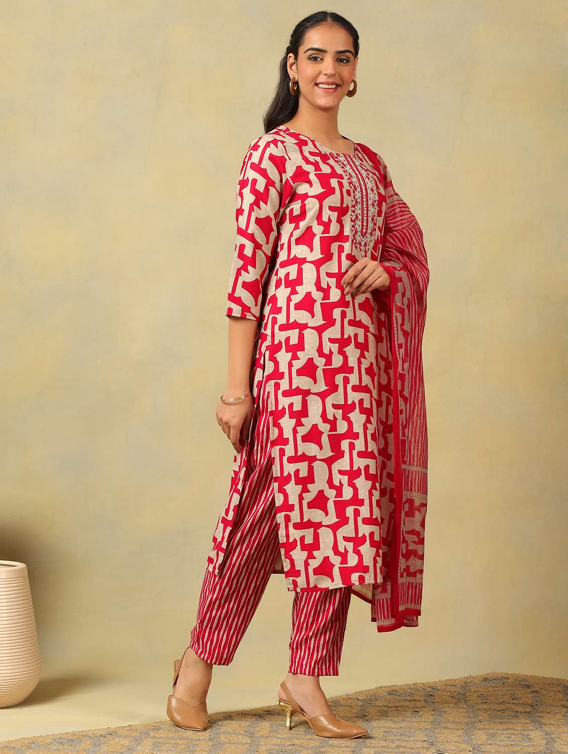 women abstract print round neck kurta pant with dupatta set - 22326633 -  Standard Image - 2