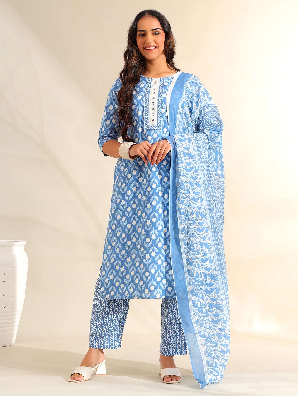 women floral round neck kurta pant with dupatta set
