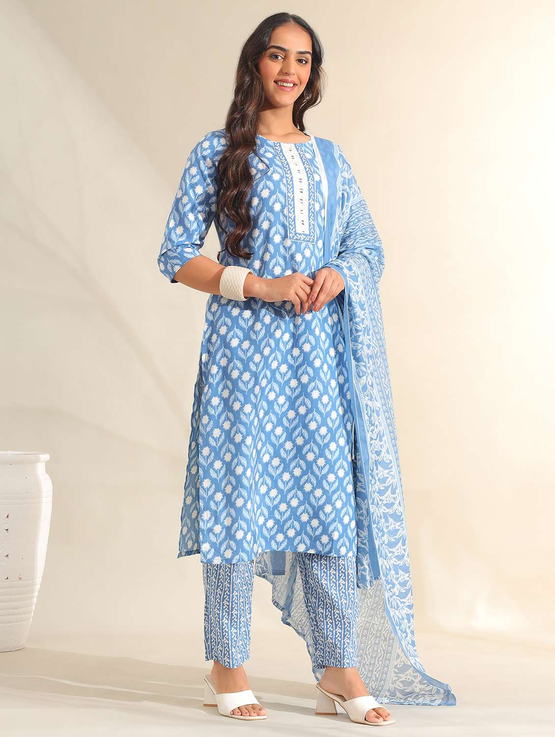 women floral round neck kurta pant with dupatta set - 22326637 -  Standard Image - 2