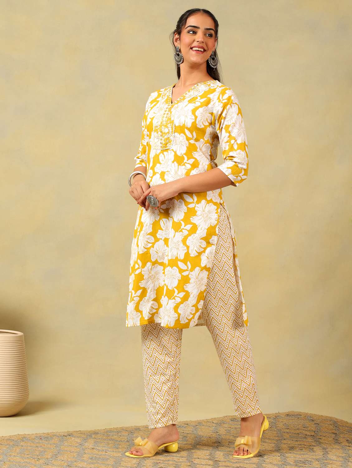 women floral three quarter sleeve kurta pant with dupatta set - 22326646 -  Standard Image - 2