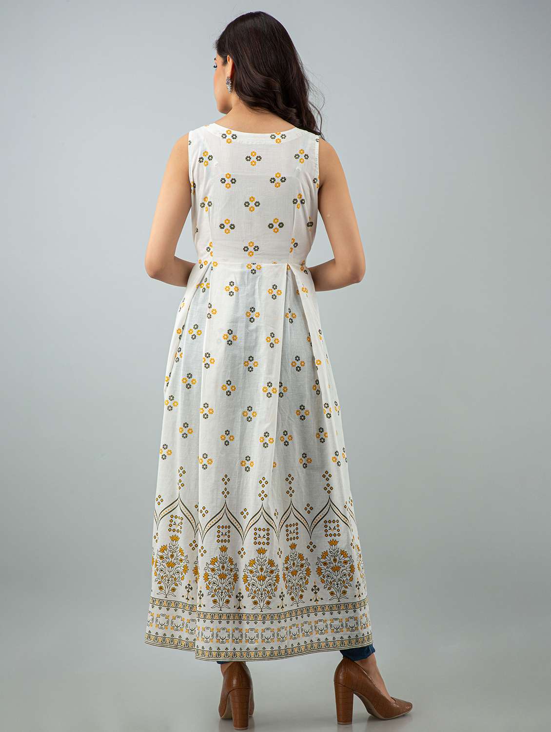 women printed sleeveless front slit kurta - 22327601 -  Standard Image - 2