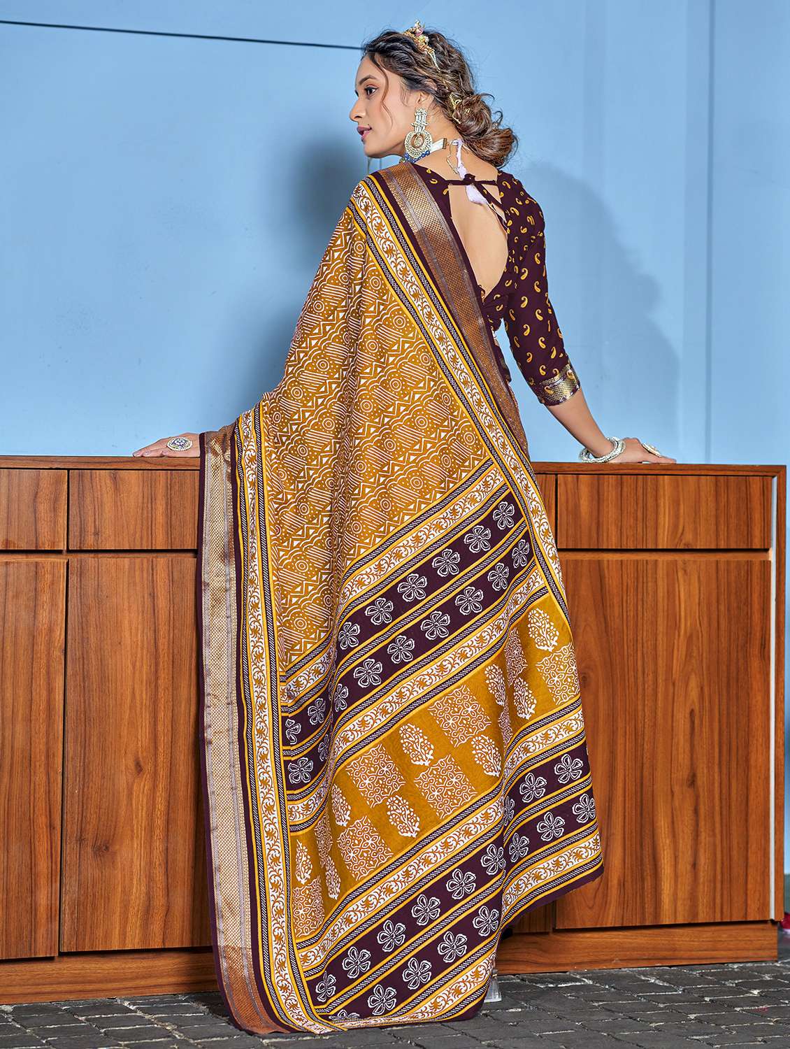 women printed casual wear saree with blouse - 22328663 -  Standard Image - 2