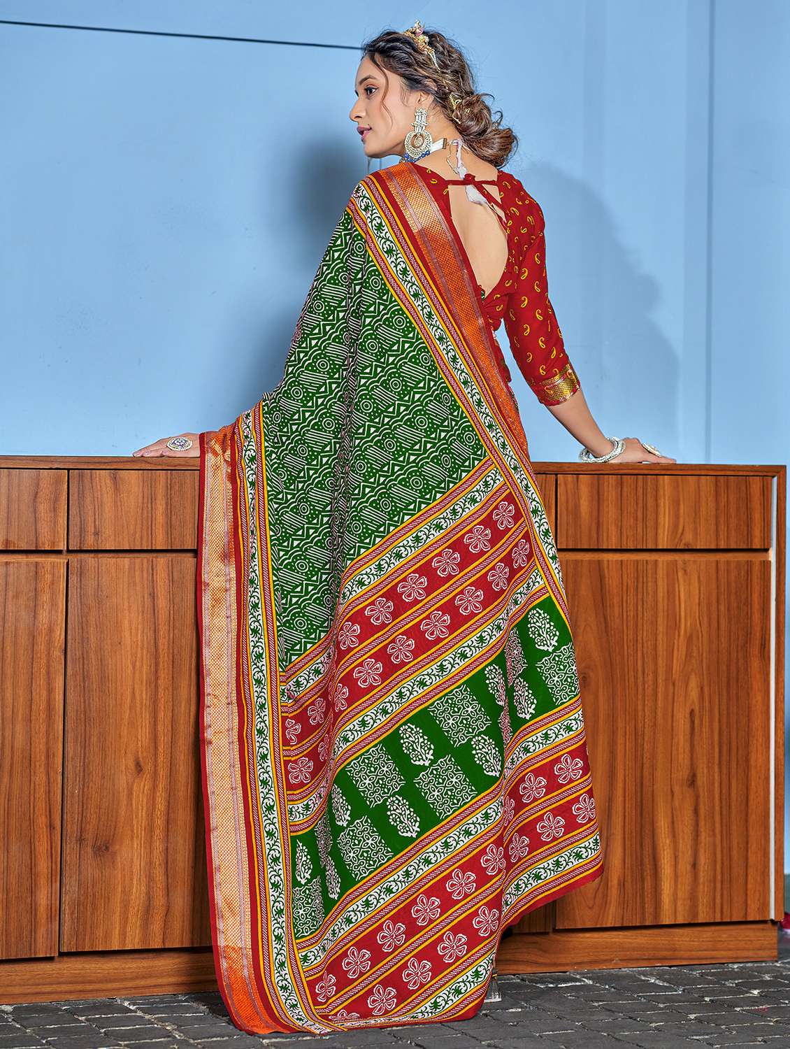 women printed casual wear saree with blouse - 22328666 -  Standard Image - 2