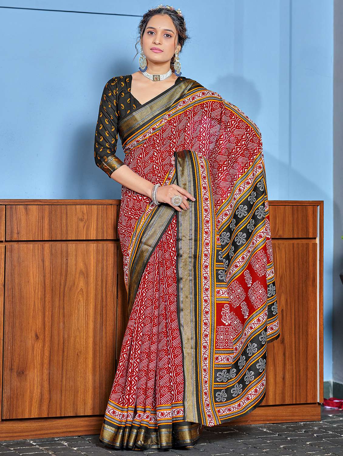women printed casual wear saree with blouse