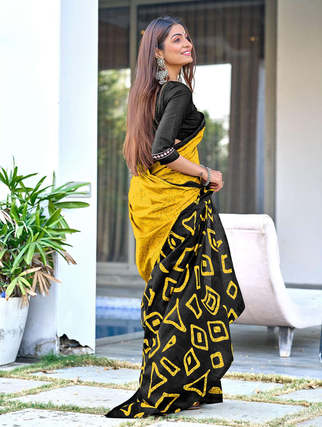 women printed casual wear saree with blouse - 22328707 -  Standard Image - 2