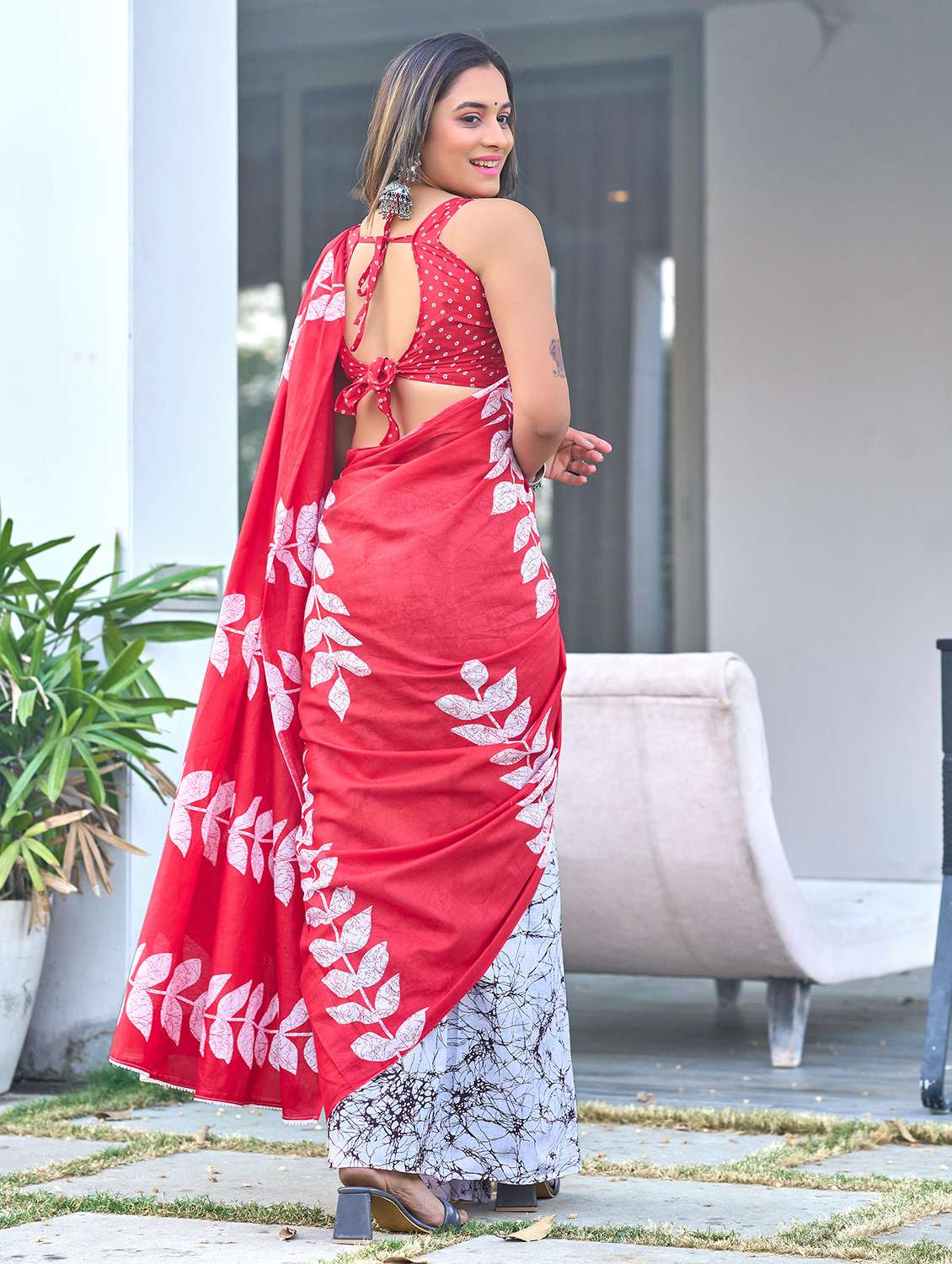 women printed casual wear saree with blouse - 22328713 -  Standard Image - 2