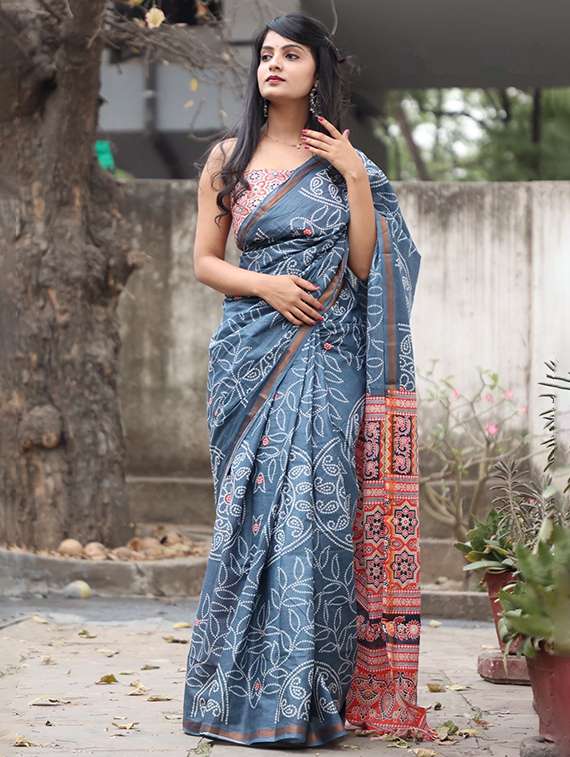 women printed casual wear saree with blouse - 22328726 -  Standard Image - 2