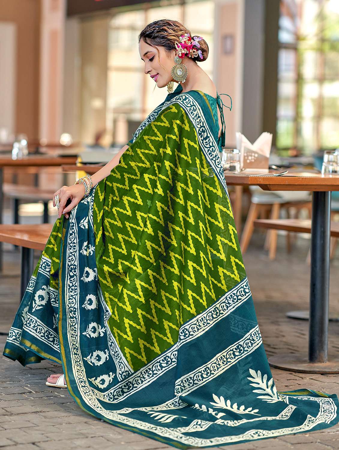 women printed casual wear saree with blouse - 22328729 -  Standard Image - 2