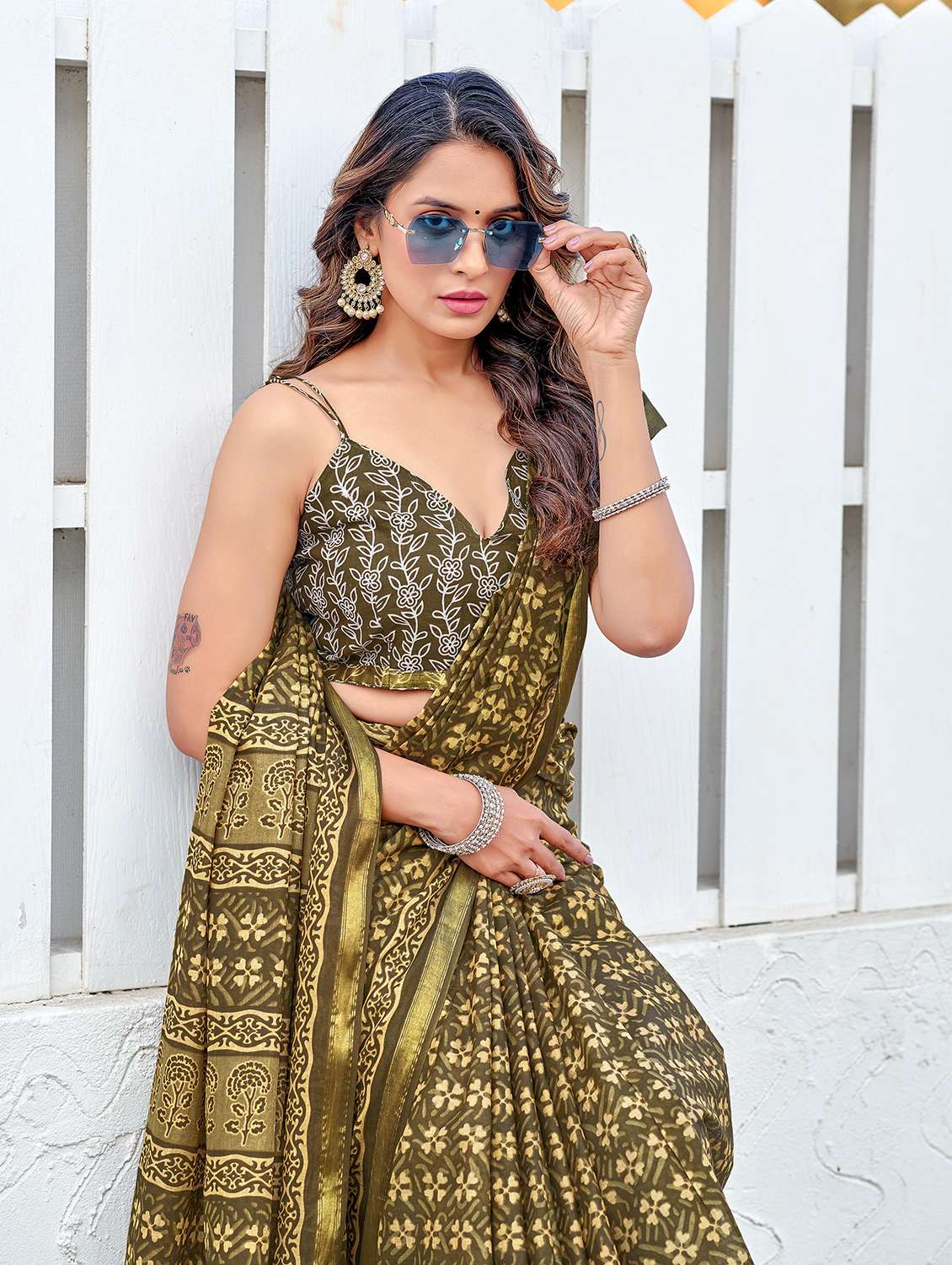 women printed casual wear saree with blouse - 22328747 -  Standard Image - 2