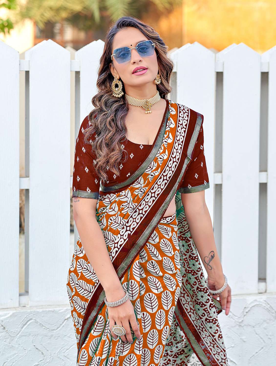 women printed casual wear saree with blouse - 22328761 -  Standard Image - 2