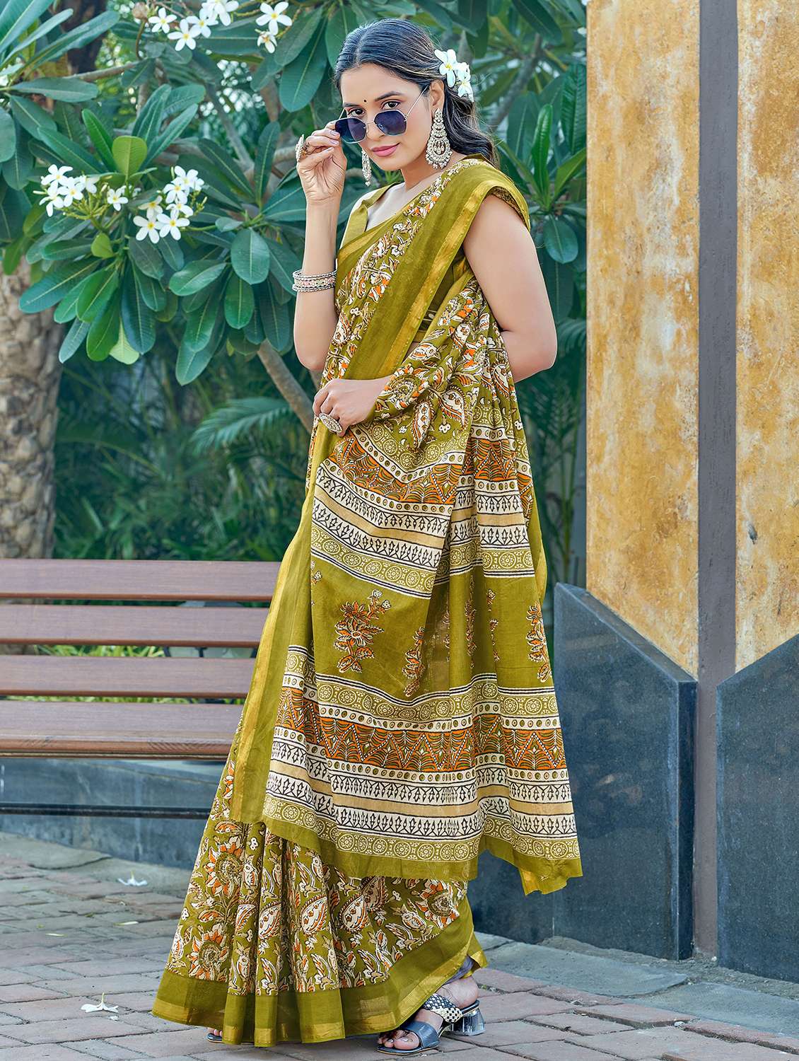 women printed casual wear saree with blouse