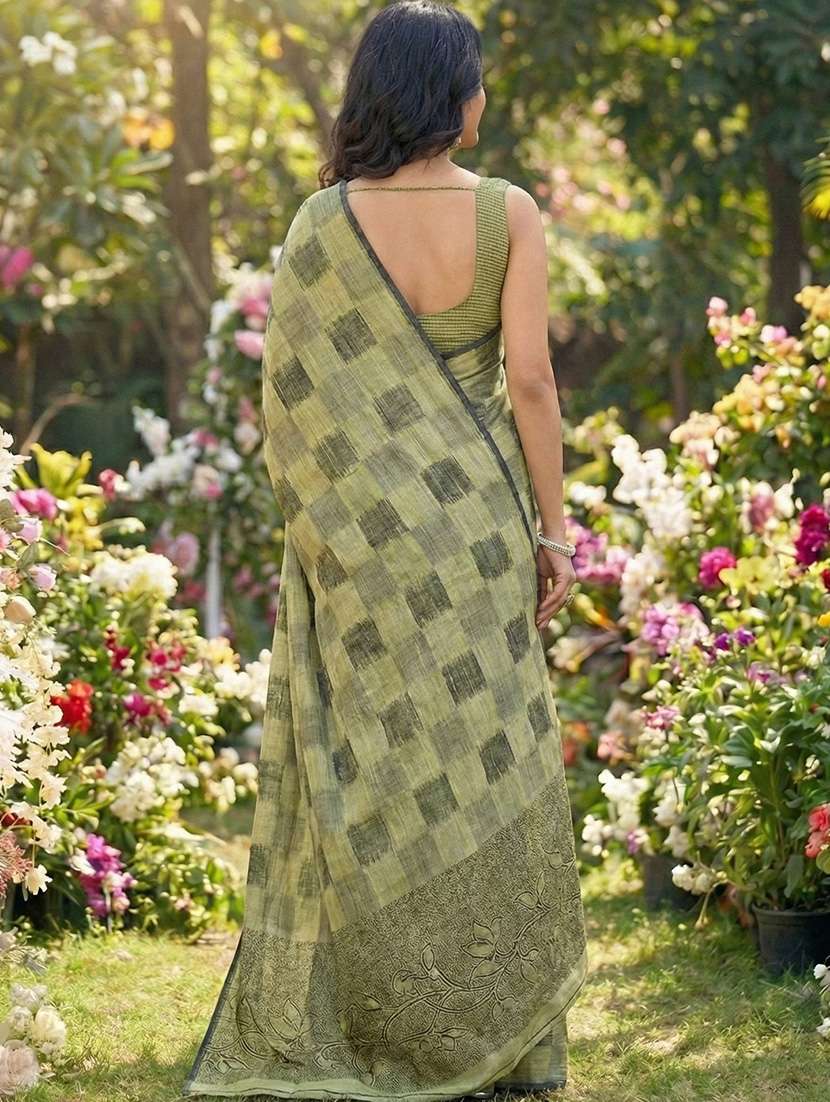 women checkered handloom saree with blouse - 22329351 -  Standard Image - 2