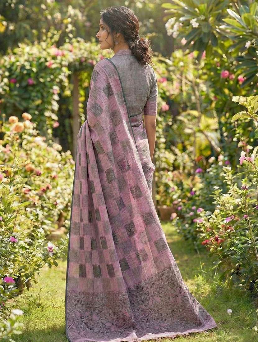 women checkered handloom saree with blouse - 22329352 -  Standard Image - 2