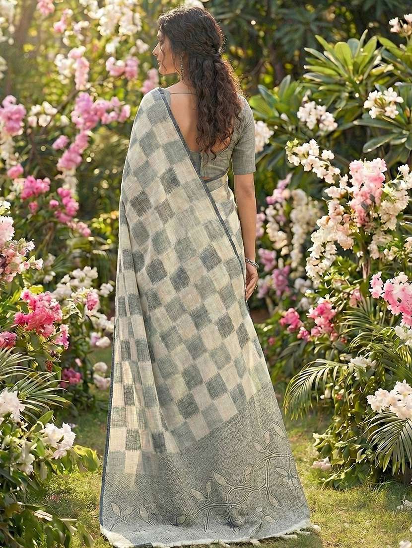 women checkered handloom saree with blouse - 22329354 -  Standard Image - 2